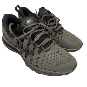 Nike Black Athletic Shoes with Breathable Mesh and Cushioned Midsole fingertrap